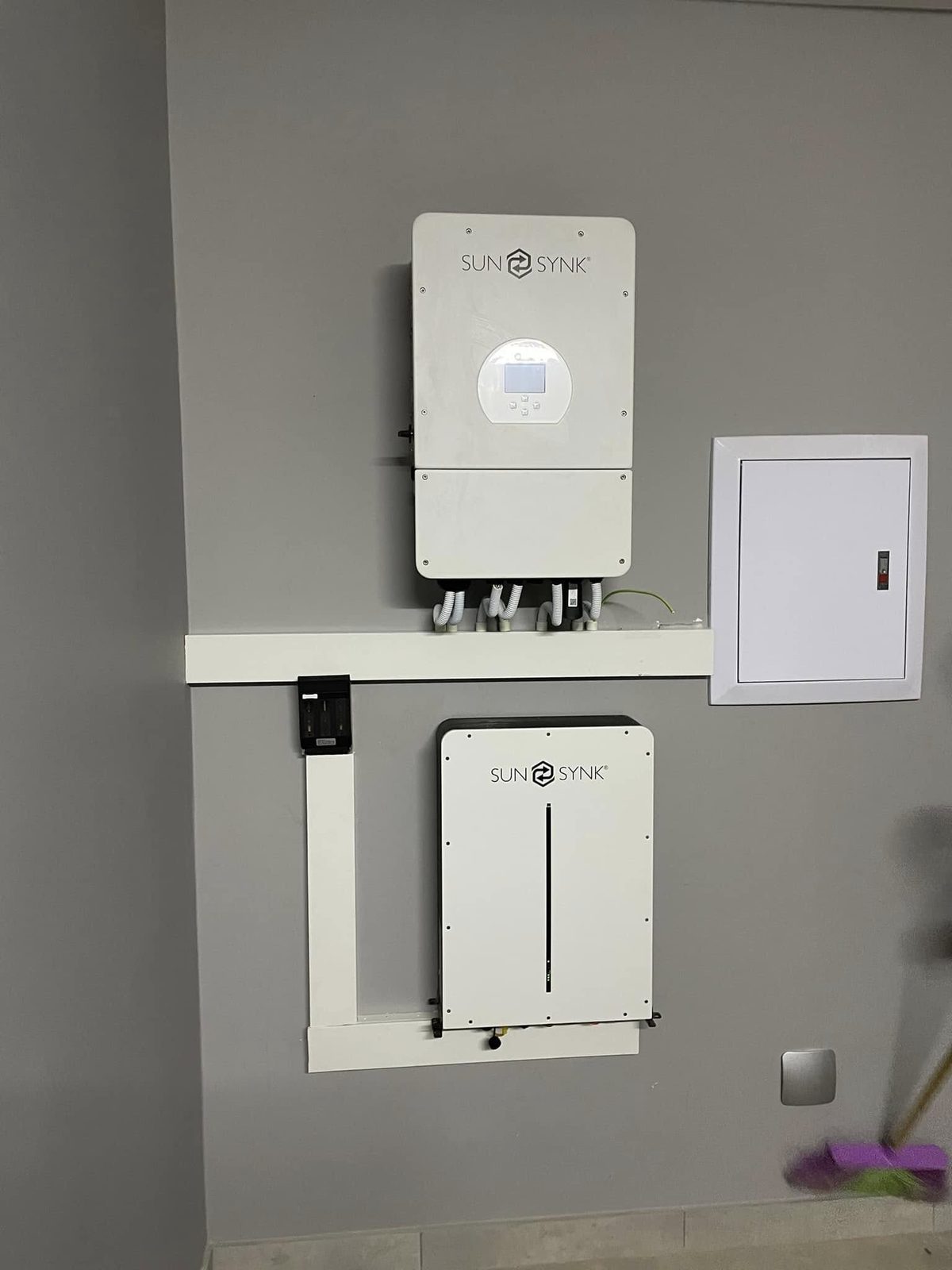 Inverter, battery and isolator laid out to be serviceable.